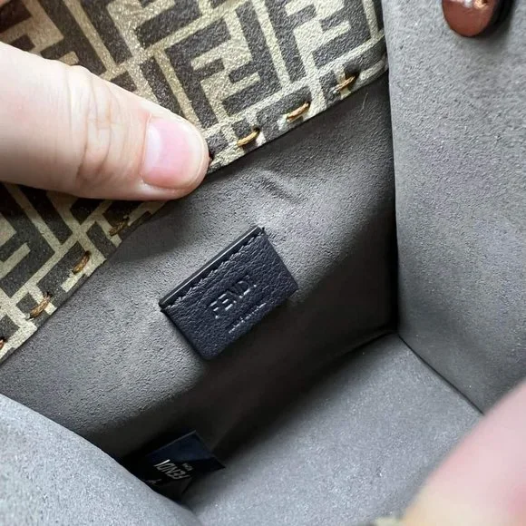 100% Authentic Fendi Shoulder Bag - Picture 14 of 16